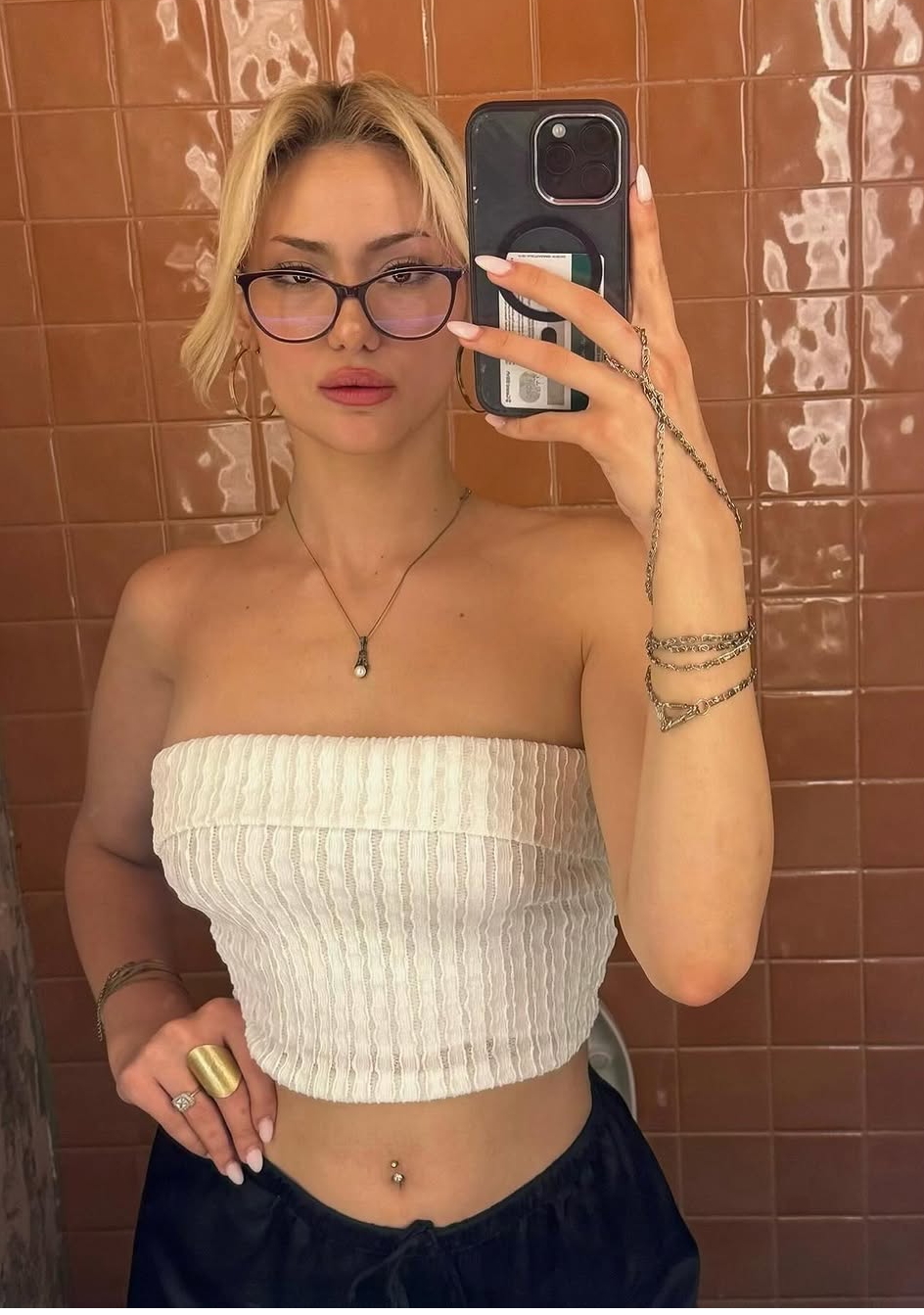 Buruncuk Liseli Bayan Escort Bayan Safiye