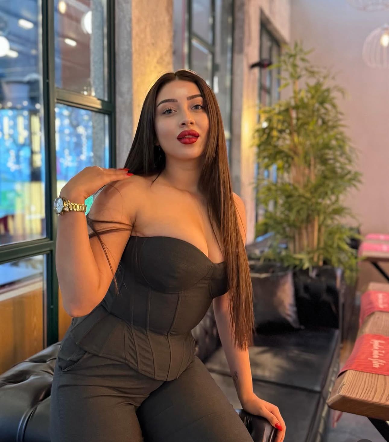 Menderes Gizemli Kadın Bayan Escort Bütün